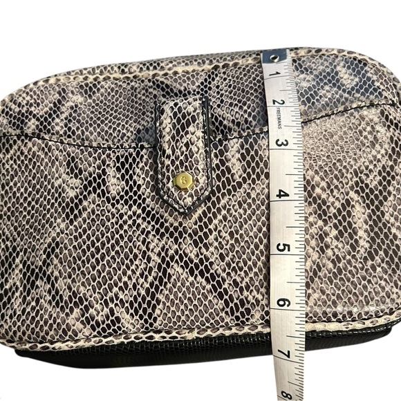 G.I.L.I. Got It. Love It. snakeskin print leather crossbody purse. - Picture 6 of 7